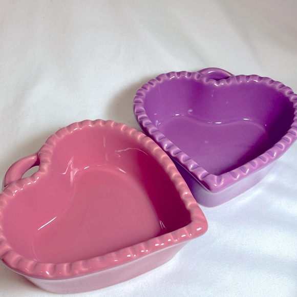 WILLIAMS SONOMA 2 HEART SHAPED BAKING DISHES BOWLS PINK PURPLE VALENTINES DAY - Picture 5 of 7